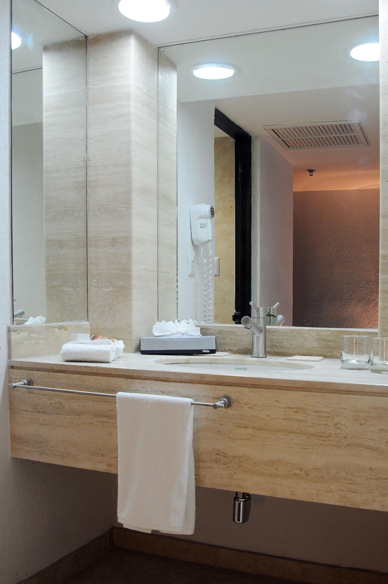 Mision Torreon Hotel Exterior photo