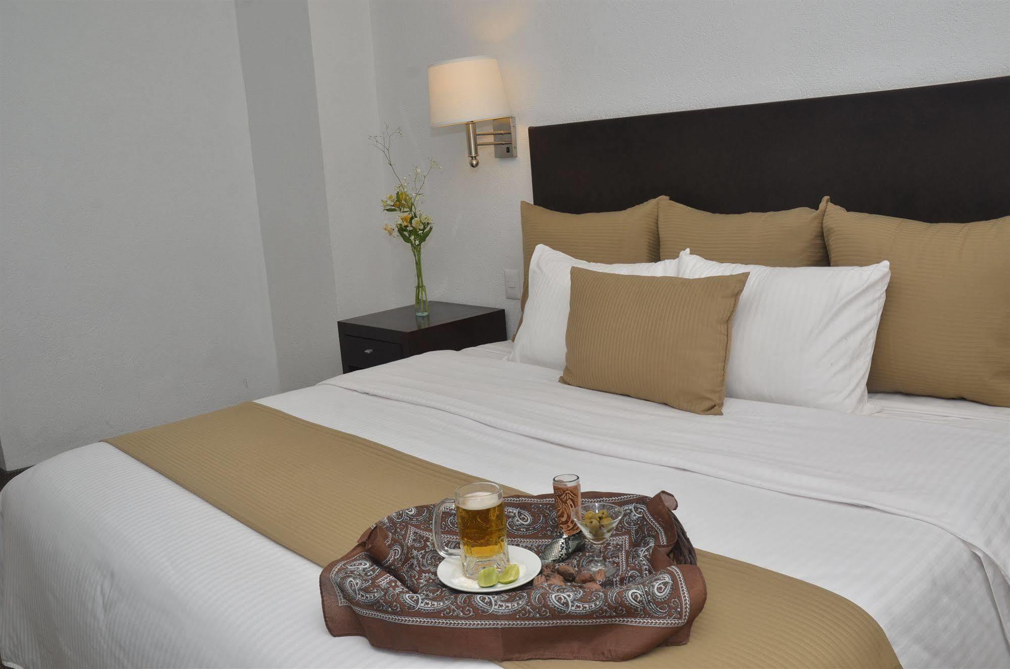 Mision Torreon Hotel Exterior photo